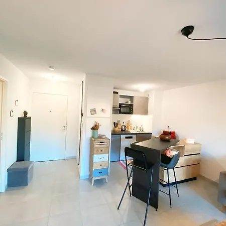 Sierra - Tram A - Free Parking - Free Wifi *